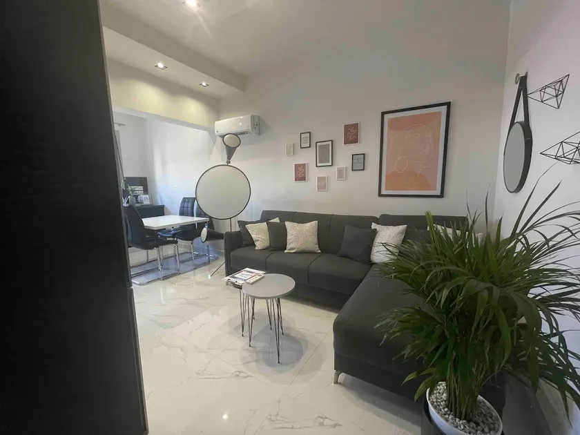 ƦӇƠƊЄ, modern luxury downtown 1bd apt with a/c - Image 1