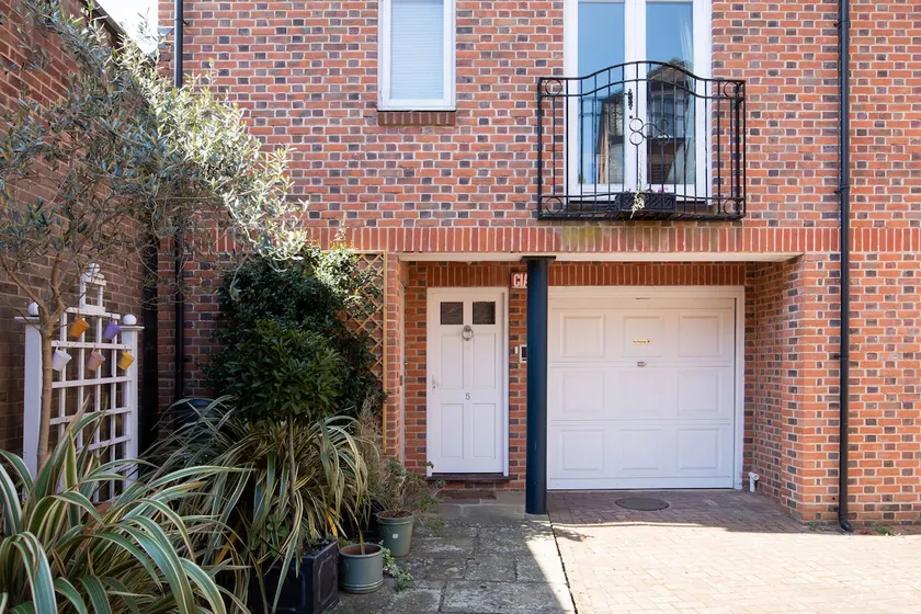 Central Chichester 3bd Mews House For Up To 6 - Image 1