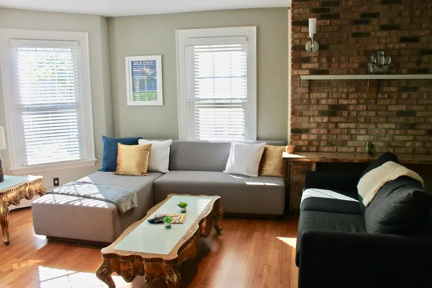 Charming 1st Floor Flat by the Prom - Image 1