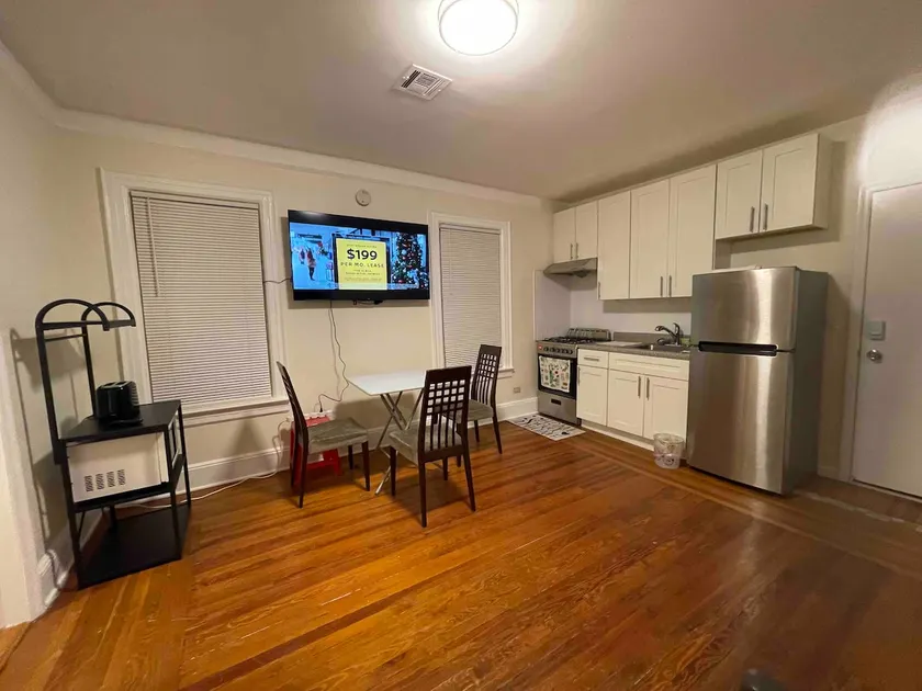 Entire Beautiful 2BR Apartment [L]. Convenient location in the heart of Queens! - Image 1