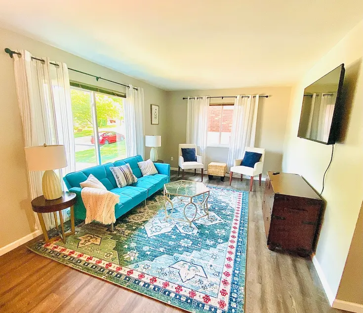 Lovely 2 bedroom rental unit with a patio. - Image 1
