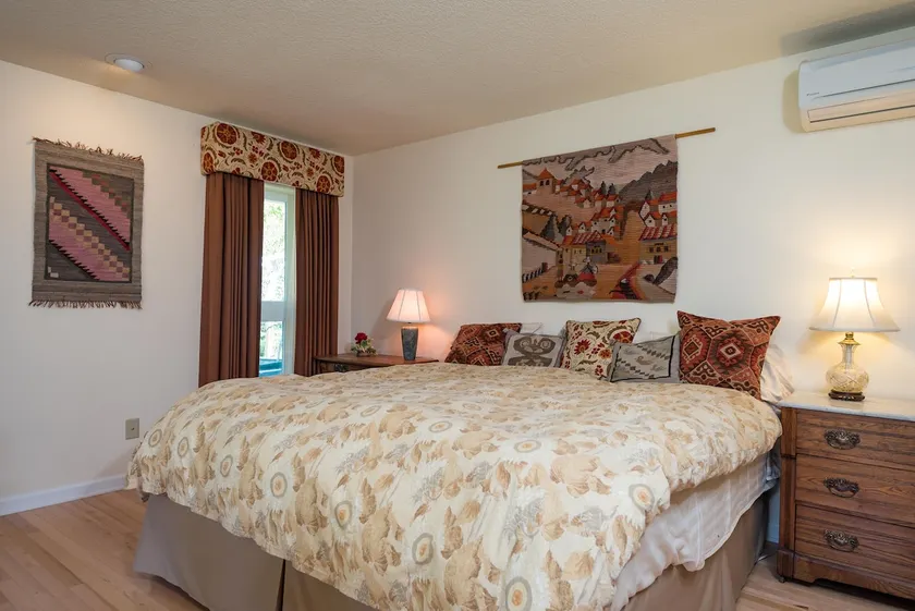 Place to Stay in Quiet Neighborhood - Image 1
