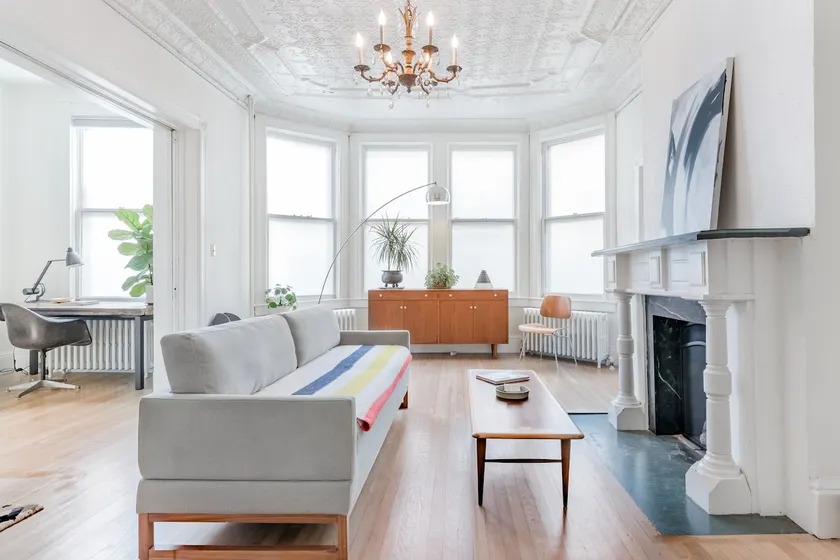 Explore Uptown Kingston from the Historic Bau Guesthaus - Image 1