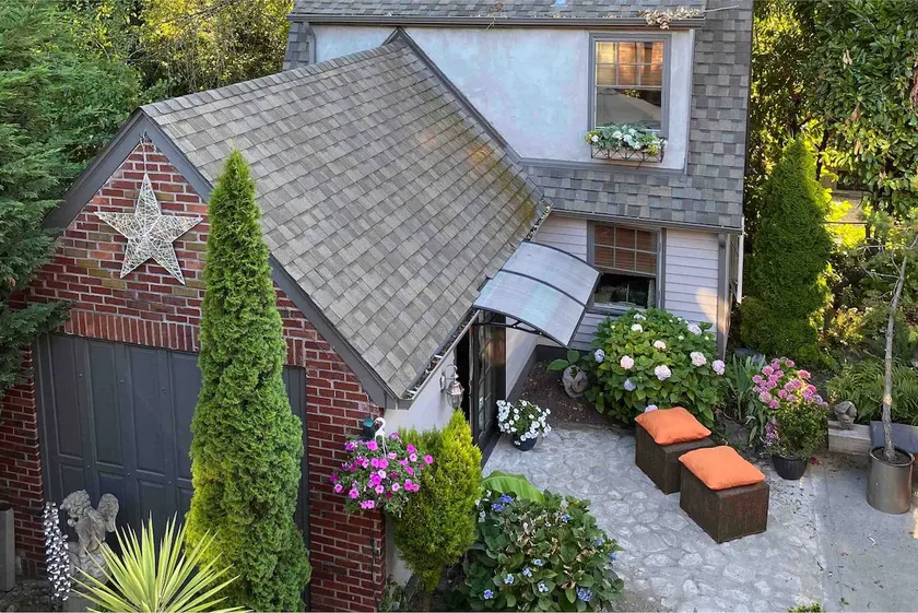 Central District Garden Cottage - Image 1