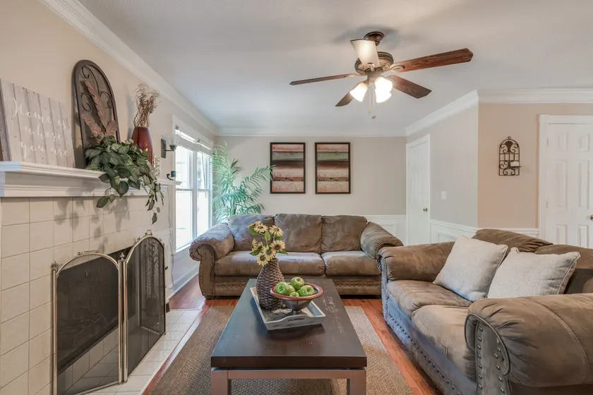 *Couples or Work Haven* Cozy | Stores/Food nearby! - Image 1
