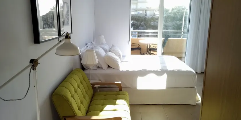 Sunny Apartment with Amazing View - Image 1