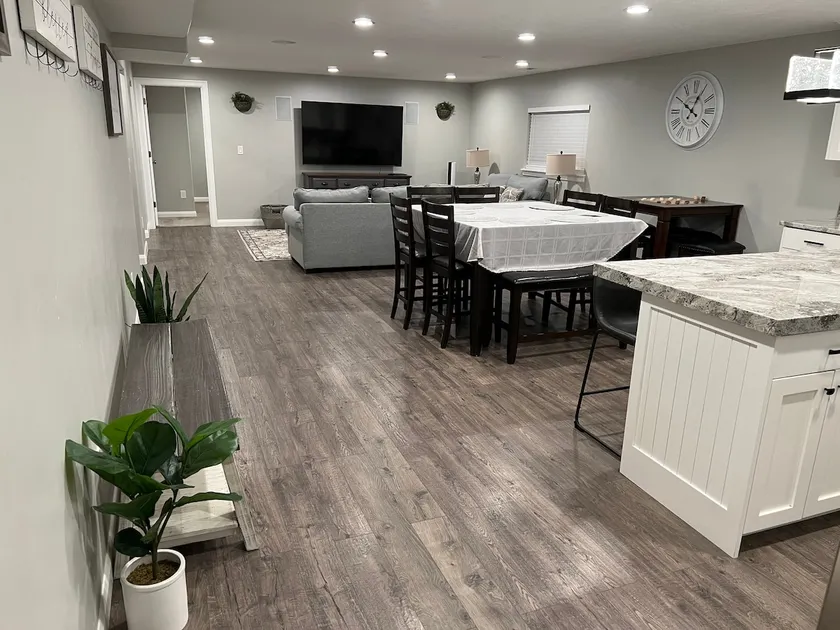 Spacious Wolf Pack Den - Image 1