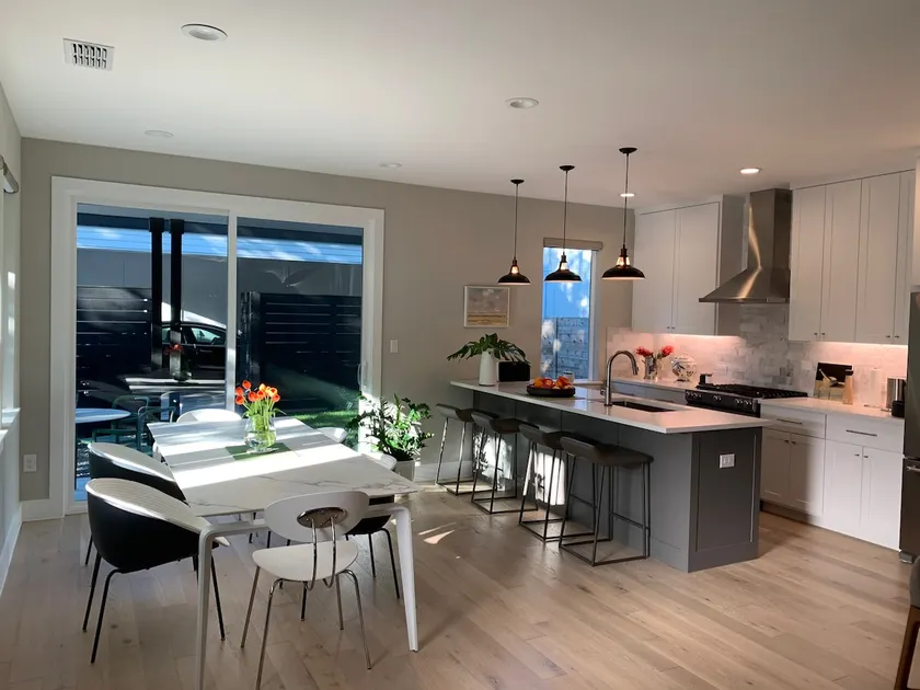 Interior Designer Owned - New Austin Home - Image 1