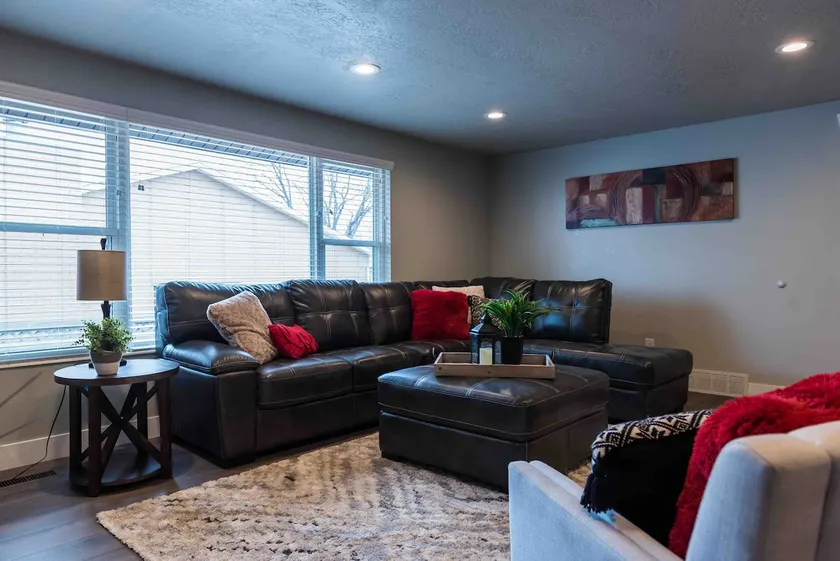 Around The Bend Bungalow - Large Groups Welcome. - Image 1
