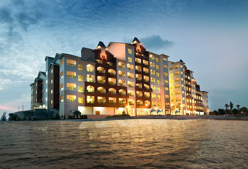 Marina Island @ Tank -Laguna 1 - Image 1
