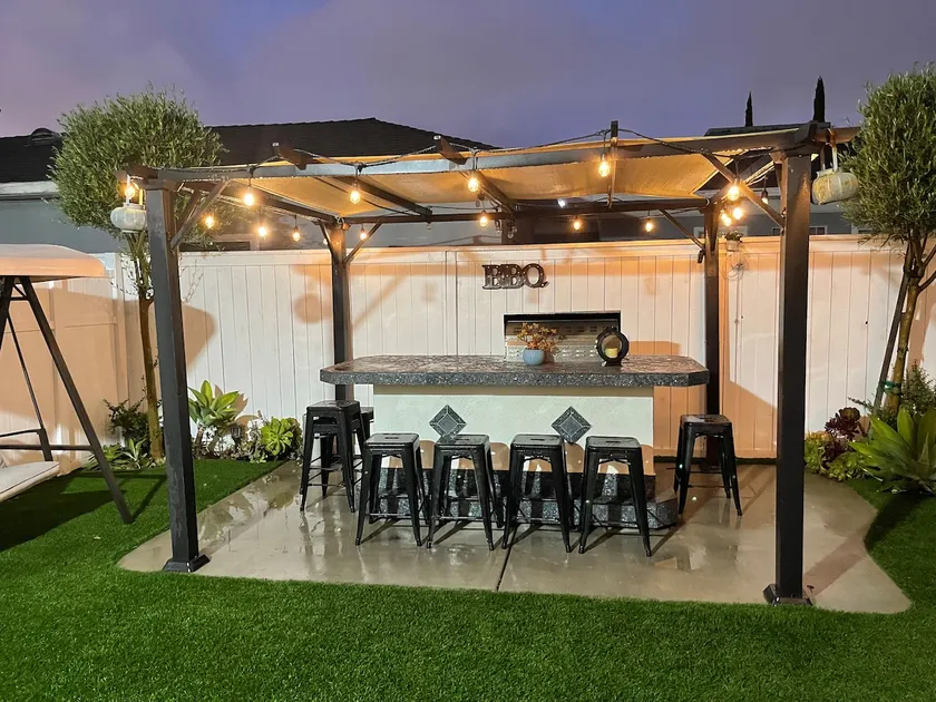 Brand new, private, stylish & nice patio - Image 1