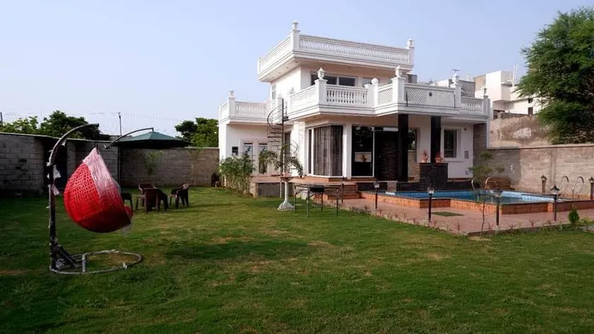 GREYSToNE PRiVATE ViLLA, SWIMiNG POOL, BIG GaRden - Image 1