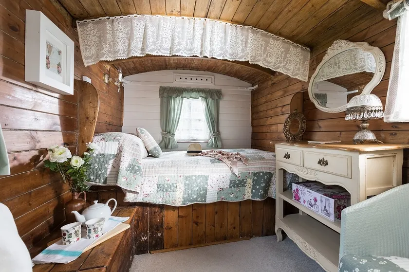 Quirky hjem med romantiske Hyrdernes hytte soveværelser og smuk have nær Padstow - Image 1