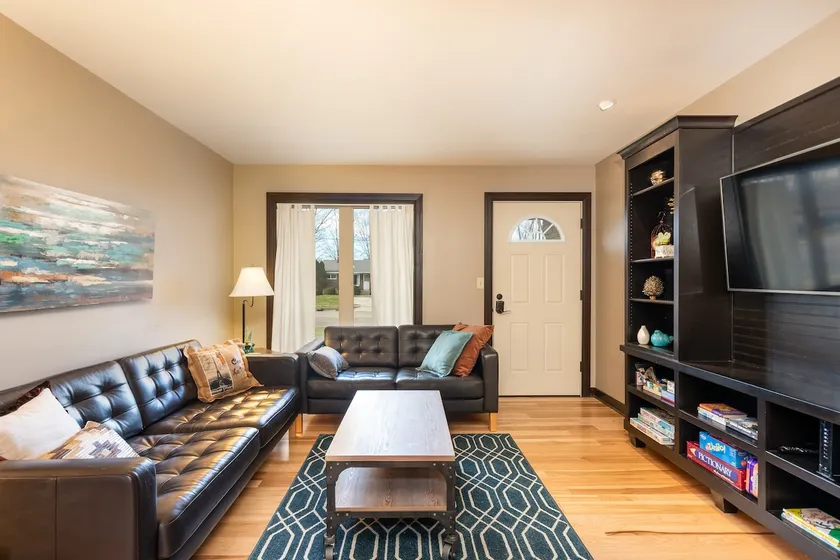 Posh 2 bd home in Grandville -Close to everything! - Image 1