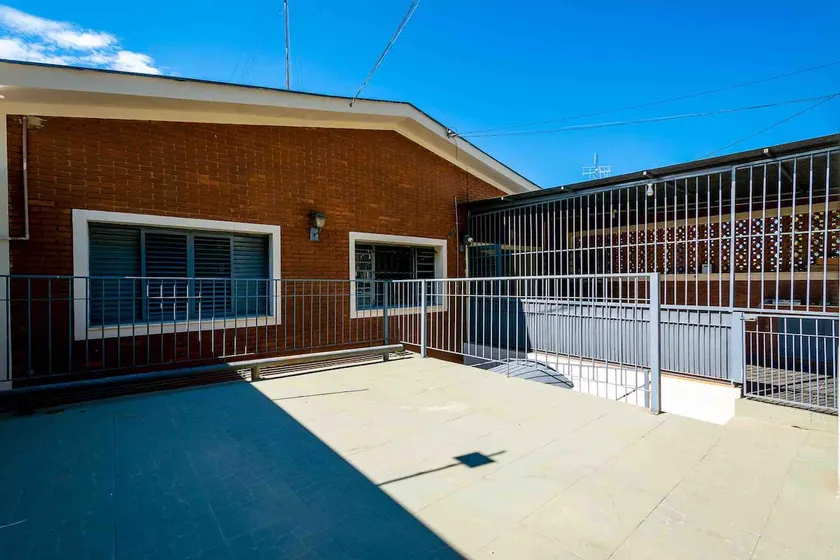 House in a Great Location - Image 1