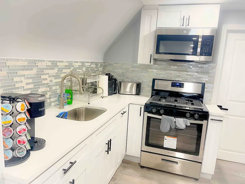 12minTo EWR Airport, Parking, King Bed, Spa Shower - Image 1