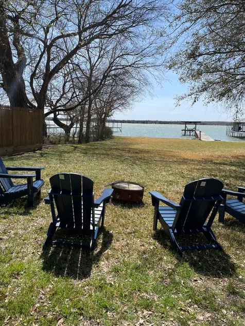 Lakefront Retreat Near Downtown and Stockyards - Image 1