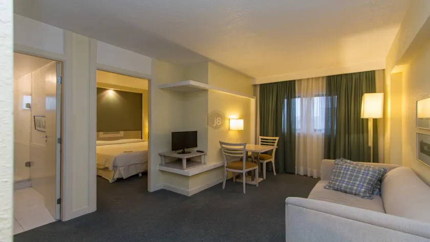 FLAT Batel/Downtown - Image 1