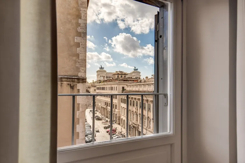 Fantastic Piazza Venezia View 2BR 2BT WiFi AC - Image 1