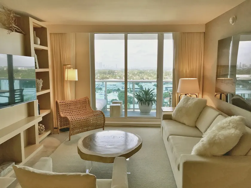 Amazing View 1 Hotel Corner Unit 2BR/2BA w Balcony - Image 1