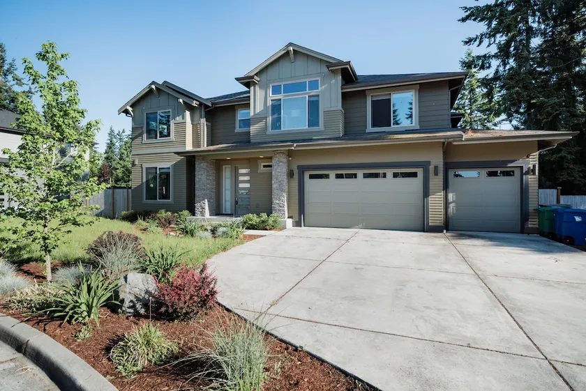 Sleeps 16+| BIG Home|Garage Parking| By Seattle - Image 1