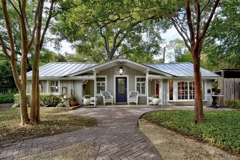 Adams Guest Full House, King Williams Area, Southtown - Image 1