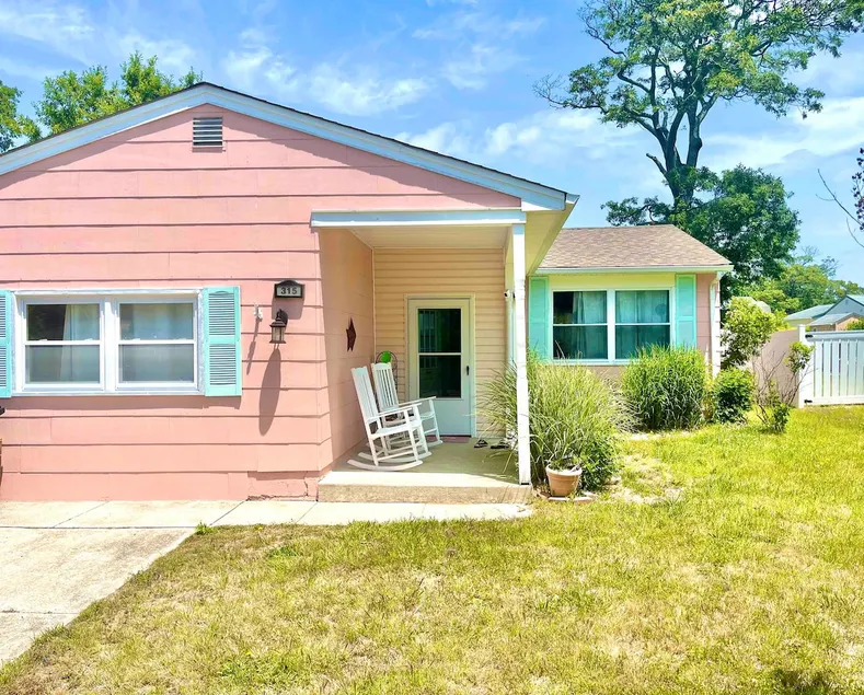 Sea Glass Luxe Cottage - Image 1