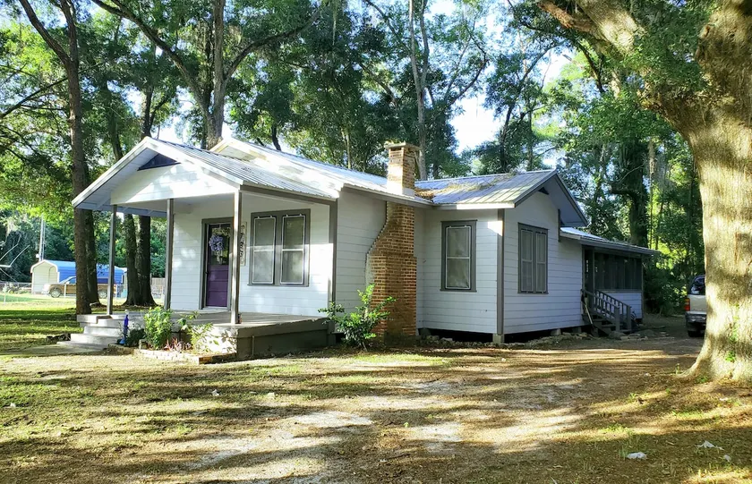 Eclectic Haven in the''heart'' of Levy Co - Image 1