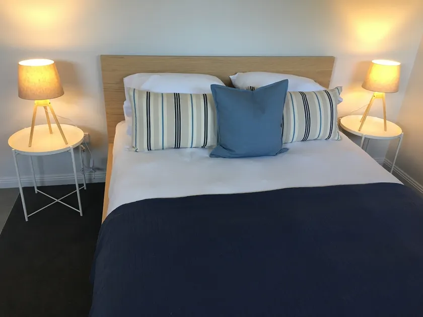 City Centre Studio - Warrnambool. Queen Bed - Image 1