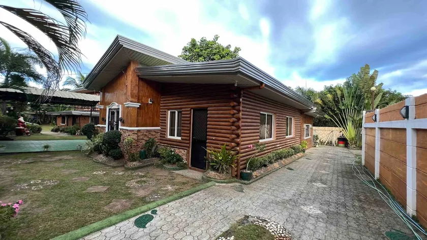 2 Bedroom w/ 100 Mbps Wi-Fi Cabin - Image 1