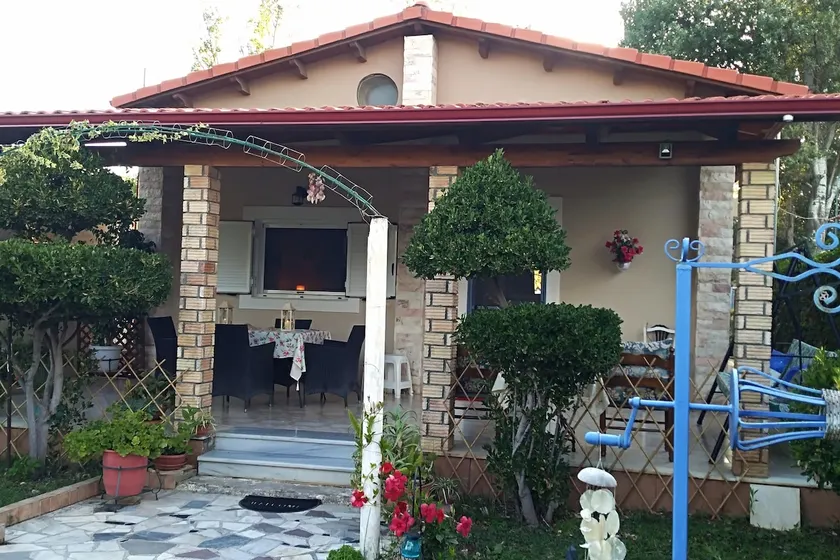 NIA'S HOUSE - Image 1