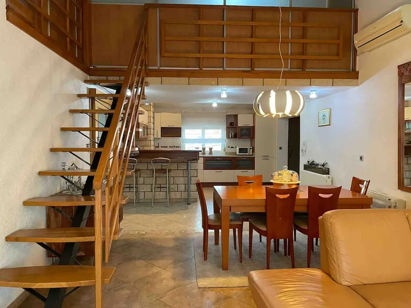 PERFECT PRIVATE house IN TOWN/free parking - Image 1