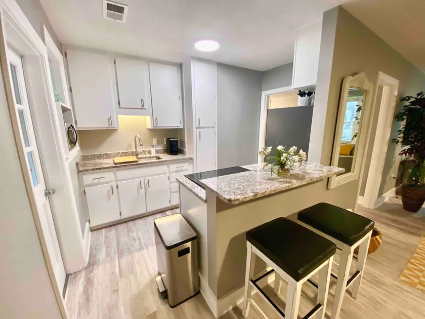 Stylish 3-Bedroom Cottage, Boater Friendly! - Image 1