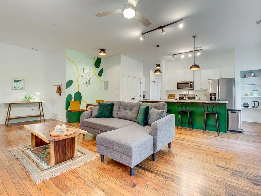 The NoFo Loft - Top Floor & Cozy 1BR Downtown ILM - Image 1