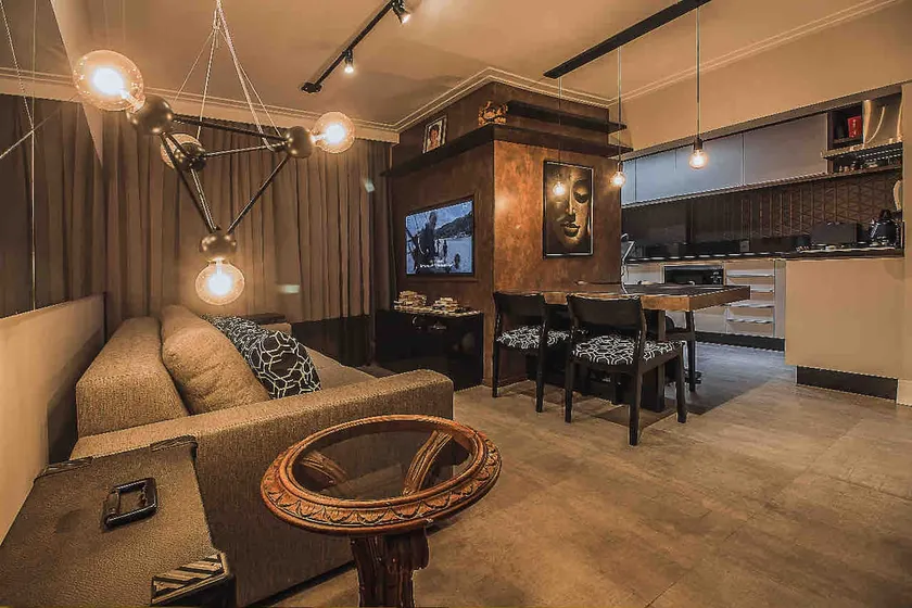 Decorated apartment with garage and 24-hour concierge - Image 1