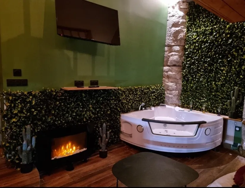Tropic Love Room - Image 1