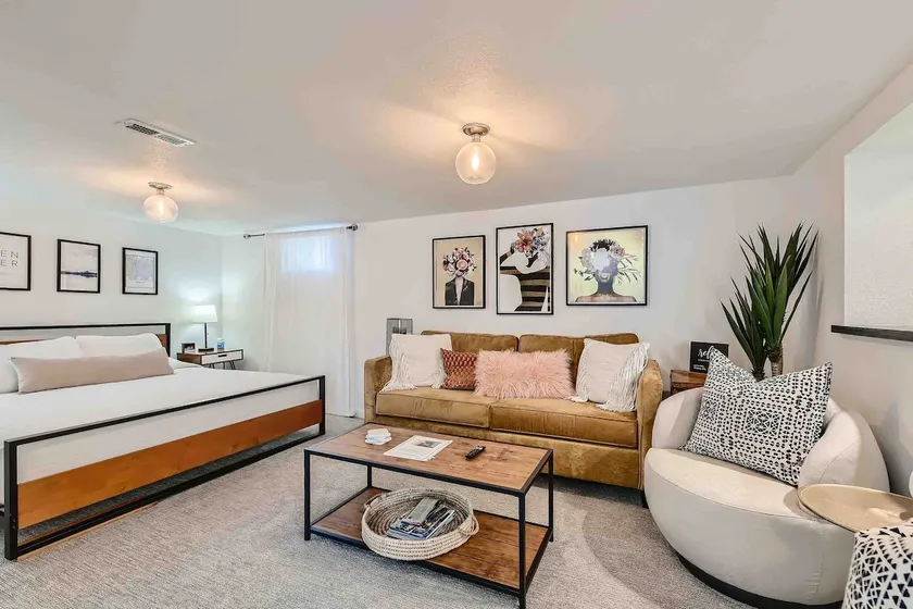The Hideaway, 10 minutes to Downtown - Image 1