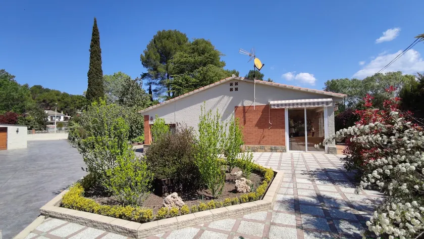 Kalamery (country house with pool in the Montserrat area) - Image 1