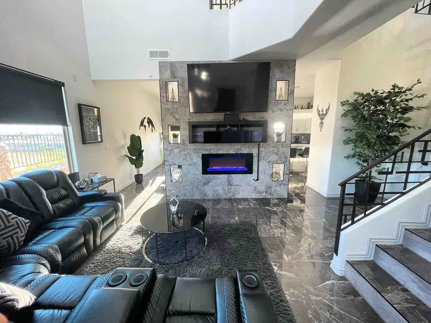 Modern Getaway Home on The West Side. - Image 1