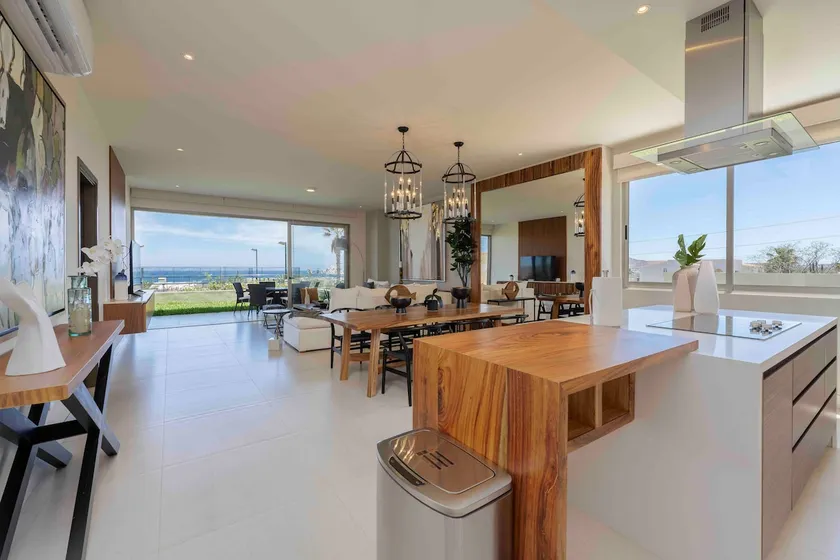 New Condo. Magical view, spacious and complete - Image 1