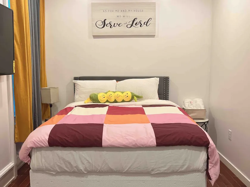 Perfect private suite in the city center, 10 minutes from the airport, welcome home! - Image 1