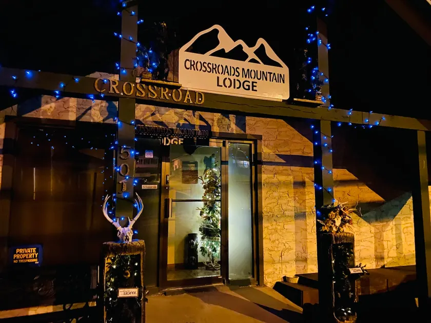 Crossroads Mountain Lodge - Image 1