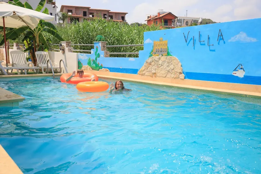 family stay with Wi-Fi pool by the sea - Image 1