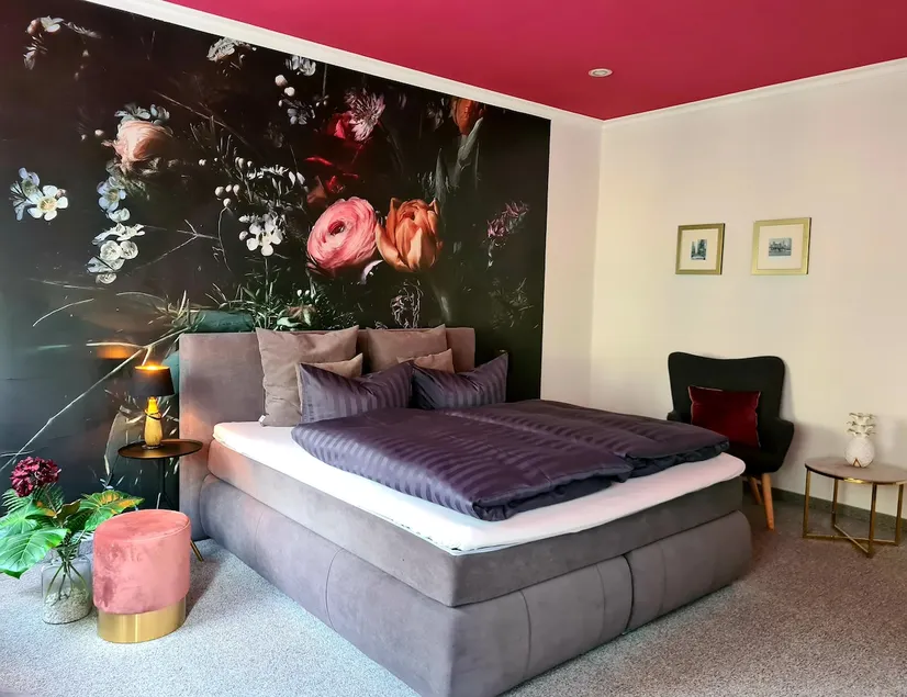 Apartment 2 - Schmidt Family Bloomy Nights - Image 1