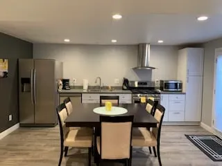 Sunshine Apt | Private & Modern | Prime location - Image 1
