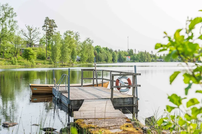 Historic Lakeside Cottage – Dock, Beach & Nature - Image 1