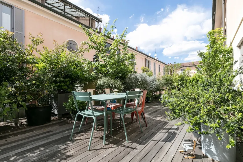 Cozy & Quiet Apartment with a Flowered Terrace - Image 1