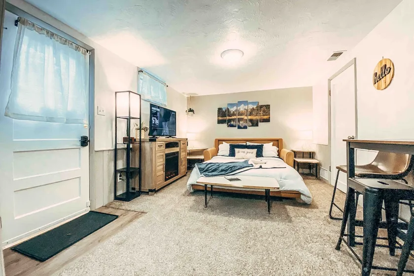 Private Yellowstone Sauna Retreat w/ Kitchen - Image 1