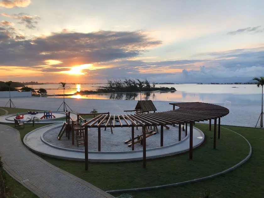 Apartment facing and overlooking the lagoon. - Image 1