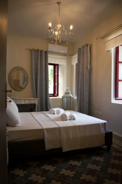 Traditional house of 1898 in the heart of old town of Nafplio - Image 1